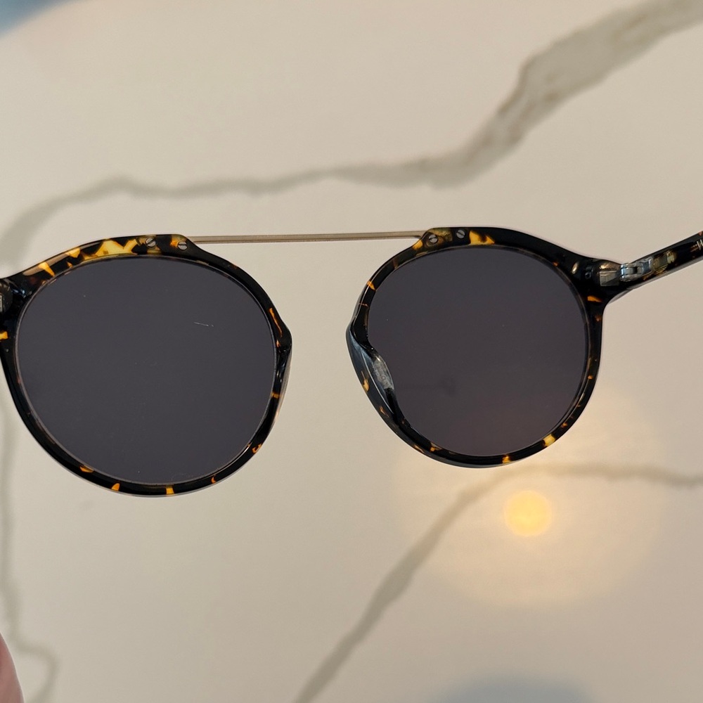 Warby Parker Cooper Round Tortoiseshell Sunglasses with Gold Bridge - Picture 4 of 4